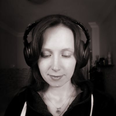 Artist, dancer, lawyer, gamer, dreamer and lover of fantasy fiction.
English, German, Russian speaking.
She/Her