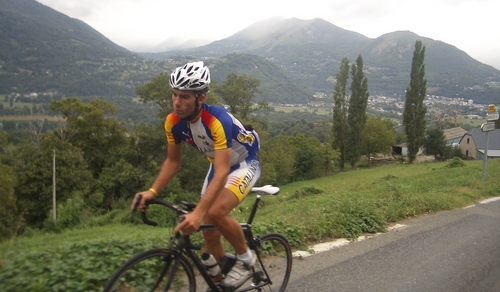 Aspirant a bona persona. Esportista amb predilecció a les 2 rodes. Tècnic de Ciclisme i bomber de temps lliure. Botarell