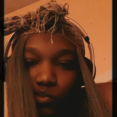 _Dee_Simone's profile picture. back and better with the new account 🖤😘
