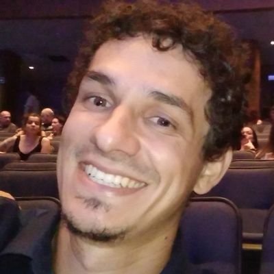 Mestre em Relações Internacionais pela UFABC. Doutorando em Ciência Politica pela Unicamp. Santista e enxadrista apaixonado. Assistente Judiciário no TJ-SP.