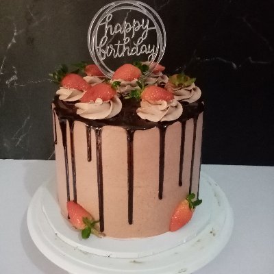 A professional baker in Ajah Lagos Nigeria. Cakes for any occasion, doughnuts n pastries