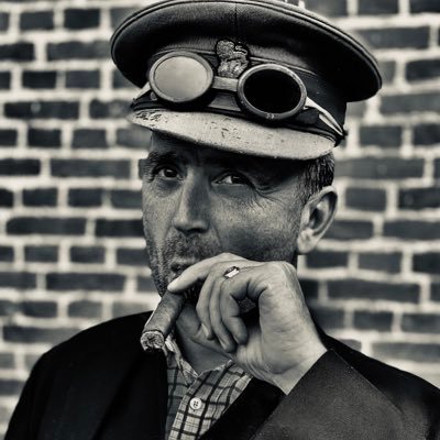 SIGURETPhilipp2's profile picture. Si tant de mal élevés ne déblatéraient pas sur Twitter, j’aurais plus de temps pour m’occuper de la vraie vie... 🌳🐎🥃