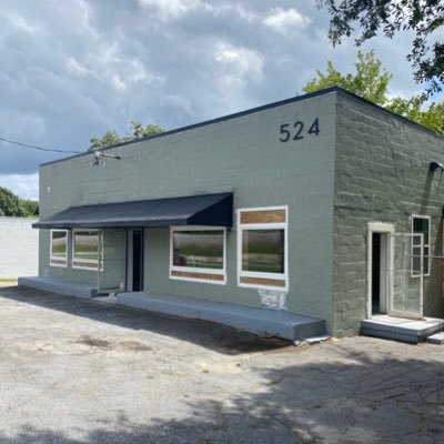 Rental space for creatives and small events, including weddings, workshops and other pop up events just one mile south of Marietta Square. Owner, Julie Hunter