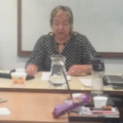 Profesora de Idioma Español (Ipa); magister en Ciencias Humanas, opción Lenguaje, Cultura y Sociedad (Fhce-Udelar); diplomada en Lengua y Literatura (Aeci).