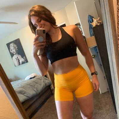 glaserlindsey_'s profile picture. healthy looks different on everyone. read that again