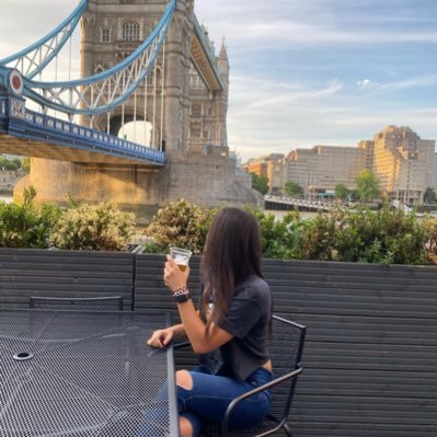 Mafe358's profile picture. Half Spanish, half Colombian. 🇪🇸🇨🇴 Superviviente. Nocturnal animal. 🌙 #HalaMadrid #YNWA. 🦁🍃