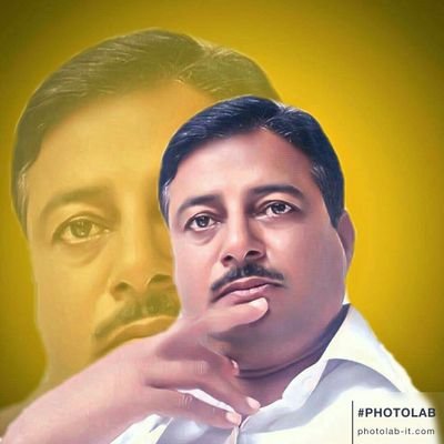 खुद को परिभाषित करना आसान नही ..आखिर शब्दों की भी कुछ सीमाएं हैं ।