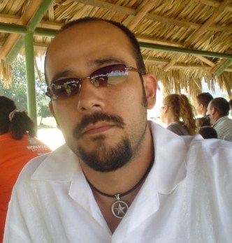 charlytorr's profile picture. 