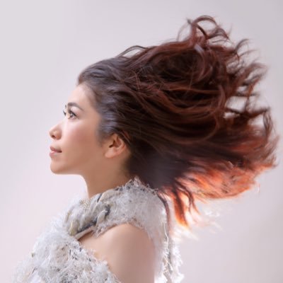 シンガー。2022年4月~毎週土曜24:30~25:00@Kmix「ERIKOの音楽と宝探しの夜」オンエア。浜松市やらまいか大使。最新アルバム「和火 YAWARABI」和の心をグローバルな感性で歌い継いでいる。https://t.co/o6qkUInaZq