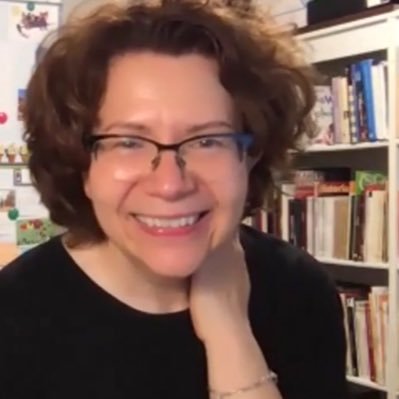 Enseño ELE a grupitos universitarios. Adepta de la clase invertida. Muy a gusto en el aula virtual desde 2016. Madrid, mi ciudad adoptiva. Siempre.