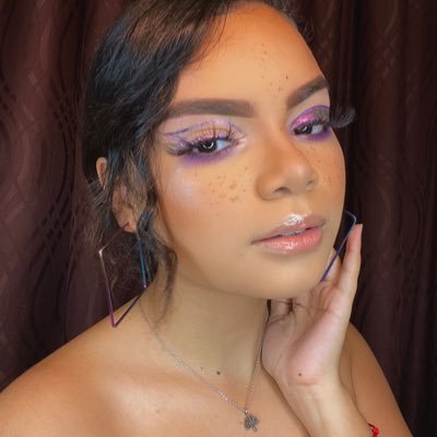 Boricua aunque naciera en la luna🇵🇷 IG:lelemakeupartist 👻 leisham14