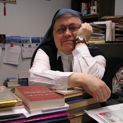 Medium-old @DaughterStPaul #medianuns whose life continues to be beyond interesting.