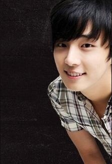 Yoon Si-yoon (윤시윤)(Born 26 September 1986 at Incheon) is a South Korean actor whose real name is Yoon Dong-goo.