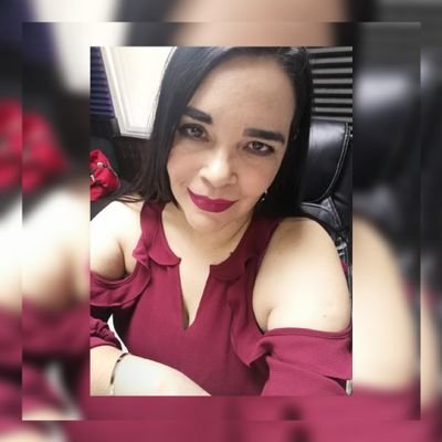 Locutora...
co-conductora de Tv y reportera...confiando siempre en mi sexto sentido.