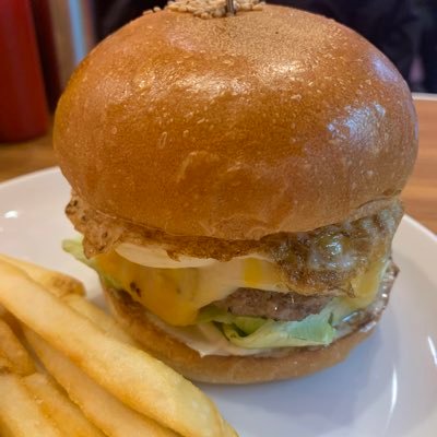 コミックマーケットにて、ハンバーガー本を出してます！ バーガーマニア⁈グルメハンバーガー関連の情報配信に人力させて頂きます！ よろしくお願いします！