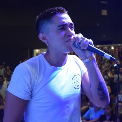 Hago streams en https://t.co/XGxXP5tBPl, me rio con mis amigos y seguidores, hago freestyle, juego a los videos, etc.