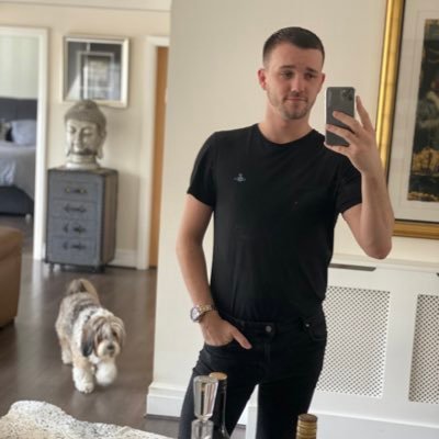 32 year old borderline alcoholic. Red wine lover who likes to work hard but live life as if each day like it would be your last!