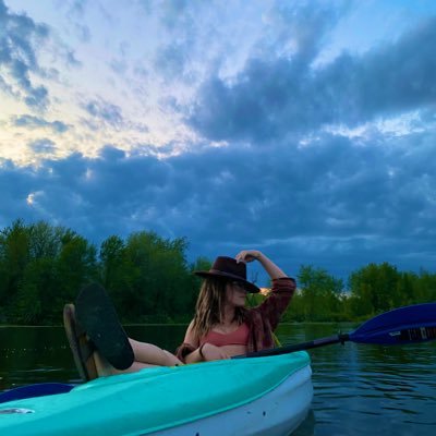 lacey_janee's profile picture. growing up is hard