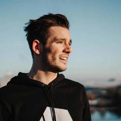 the_palmes's profile picture. Zum Frühstück Lawrence of Arabica, Jurassic Pork und The Hurt Lobster | Filmischer Allesfresser bei https://t.co/f3AvmcxjwQ | PR Freeletics |