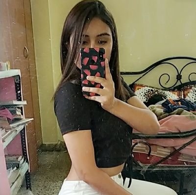 AditiRathee's profile picture. No one can know anything just from a 2 line bio.