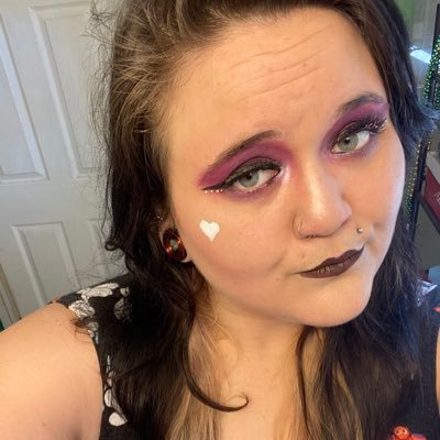 Hi I’m 25, I stream on twitch. I play league of legends, valorant. I also play on my pS4. I want to build a positive community