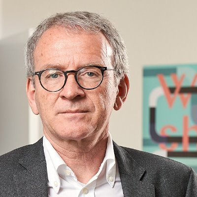 Wir kümmern uns um Ihr Anliegen per Mail oder Telefon /
Nous nous occupons de vos demandes par courrier ou par tƩlƩphone :
info@edoeb.admin.ch
+41 58 462 43 95