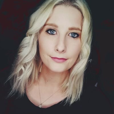 Insanedra1's profile picture. 🖱️💚PC Gamerin💚🖱️ 
🖥️Deutscher Youtube & Twitch Kanal🖥️
Instagram: insanedra_
Twitch: insanedra
⬛links hier⬇️