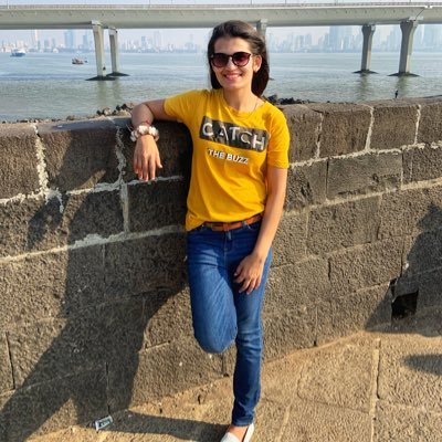 VarshaVj4's profile picture. Whimsical 🙃