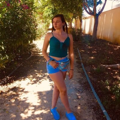 /Valora a esas personas que te dan motivos para sonreir/ carpe diem🍃🌺✨