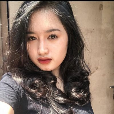 Rus keksa erkak yosh ayol bilan jinsiy aloqada boladi. Glamur va baland poshnali erotik porno