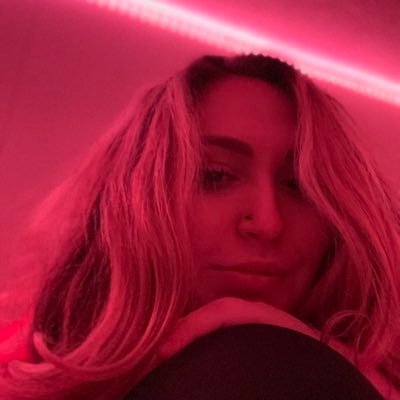 calliehayes_'s profile picture. Justin Bieber was my first follower (until he unfollowed everyone)