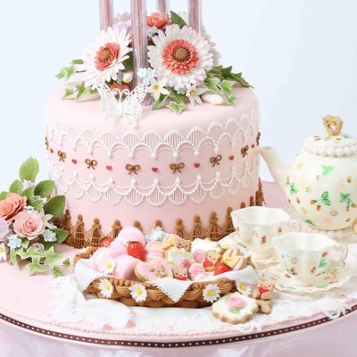 どんなケーキをお作りしましょうか👩‍🍳
オーダーメイドのケーキで大切な日を彩ります🎂

＃デコレーションケーキ #プチギフト　#名入れクッキー　#オーダーケーキ　#ケーキデザイナー　＃アイシングクッキー　