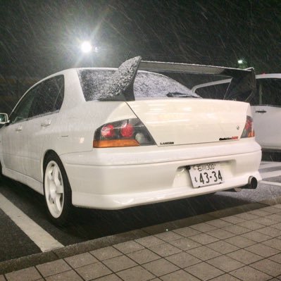 e4vGo6l3ution's profile picture. 三菱 好きな人。