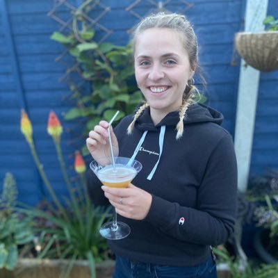 laurasnaife's profile picture. do what you want when you want where you want ✌