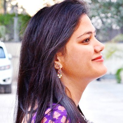 entertainment journalist and blogger who works on entertainment  and lifestyle. You can also watch my videos on Twitter. plz subscribe to my channel .