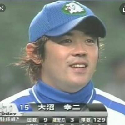 獅子党15年目。推しは栗山さん。ホークス楽天は死ぬほど嫌い。どちらもケータイと買い物ではお世話になってます。僕はいつになったら外野席に帰れます？負けてると口悪くなります。試合中うるさいです