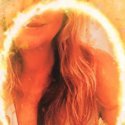 VPaif's profile picture. ...Hada, bruja, loba, ninfa, madre, hija, compañera, diosa, reina, hechicera