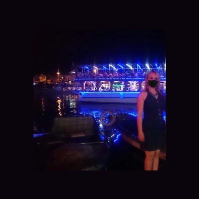 Karşı cinste en çok dikkatimi çeken şey: Beyin. / İzmir (Smyrna) 🇹🇷 “Her zaman gemiler batmaz, bazen de Deniz çekilir”