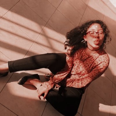 StarValeli's profile picture. «Yo nunca volteo al pasado, nene, me distrae del ahora» -Edna Moda