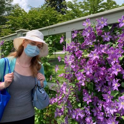 💙❤️ 🌻 Plant mom. Journals writer, blogger. Visual artist and tech/stem admirer 💙 mir morgen, bonjour, bonsoir ❤️ 🌻🌸 🌾 ™️ ☀︎ ☿ ☽ 💙