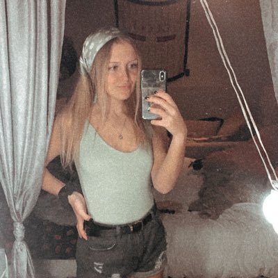 lilykingg's profile picture. clarke univ sb