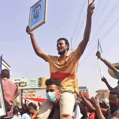 نحن يا صديقي فقراء ، بسطاء ، كل أحلامنا هي مجرد أمنيات ، نعلم أن الواقع لن يحققها ، لكننا نعيشها خيال💜