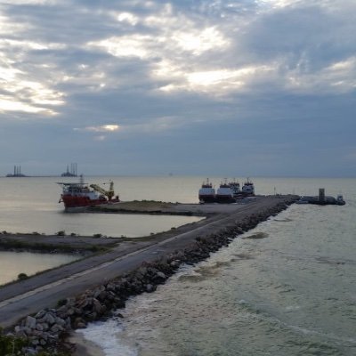 Somos la terminal con mayor Batimetría en la zona de Campeche, contamos con terrenos dentro del predio para que coloques tus productos que transportas.