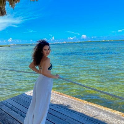 life coach 💓 the magic you’re looking for... is in the work you’re avoiding. 🌴🇧🇿