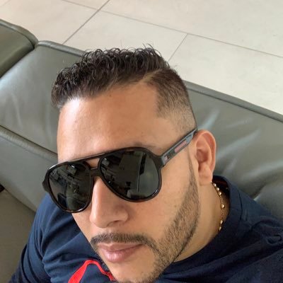 raymondmb's profile picture. 