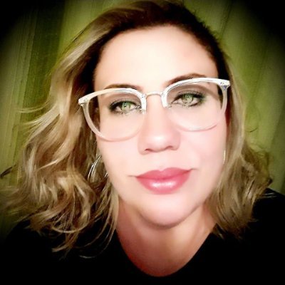 GiorgiaBarreto's profile picture. Terapeuta Integrativa (CRTH-BR5947), Educadora e Psicanalista em formação. Metamorfose-se 🐛🦋