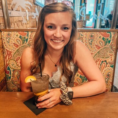 clairezais's profile picture. probably thinking about hot sauce