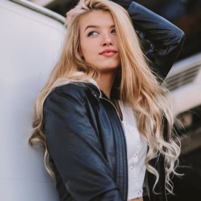 Lexi_Sweitzer's profile picture. I enjoy long romantic walks to the fridge.