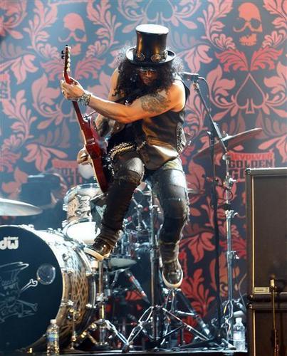 El ex guitarrista de GN’R, Slash, aterrizará en Caracas. Slash-headbanger-awards1__1_