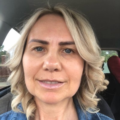 1zoelovri's profile picture. 